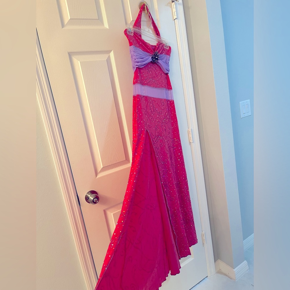 Is a unique dress made just for me in 2007 (prom) from Puerto Rico.